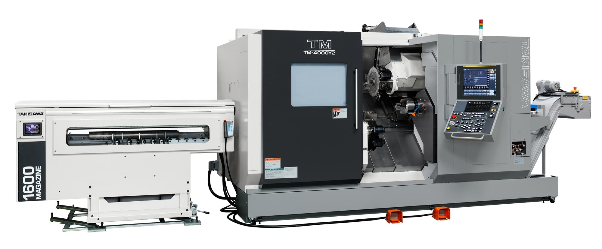 Linksansicht der TM-4000Y2 CNC-Drehmaschine von Takisawa mit geöffneter Tür, zeigt den Stangenlader und die innere Mechanik, betont die Multi-Tasking-Fähigkeiten und die automatisierte Innenstückentladung.